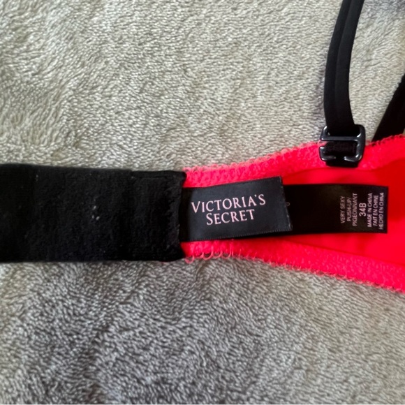 💕2/$35 💕 Victoria's Secret Neon Coral Very Sexy Pigeonnant Bra - Picture 6 of 8